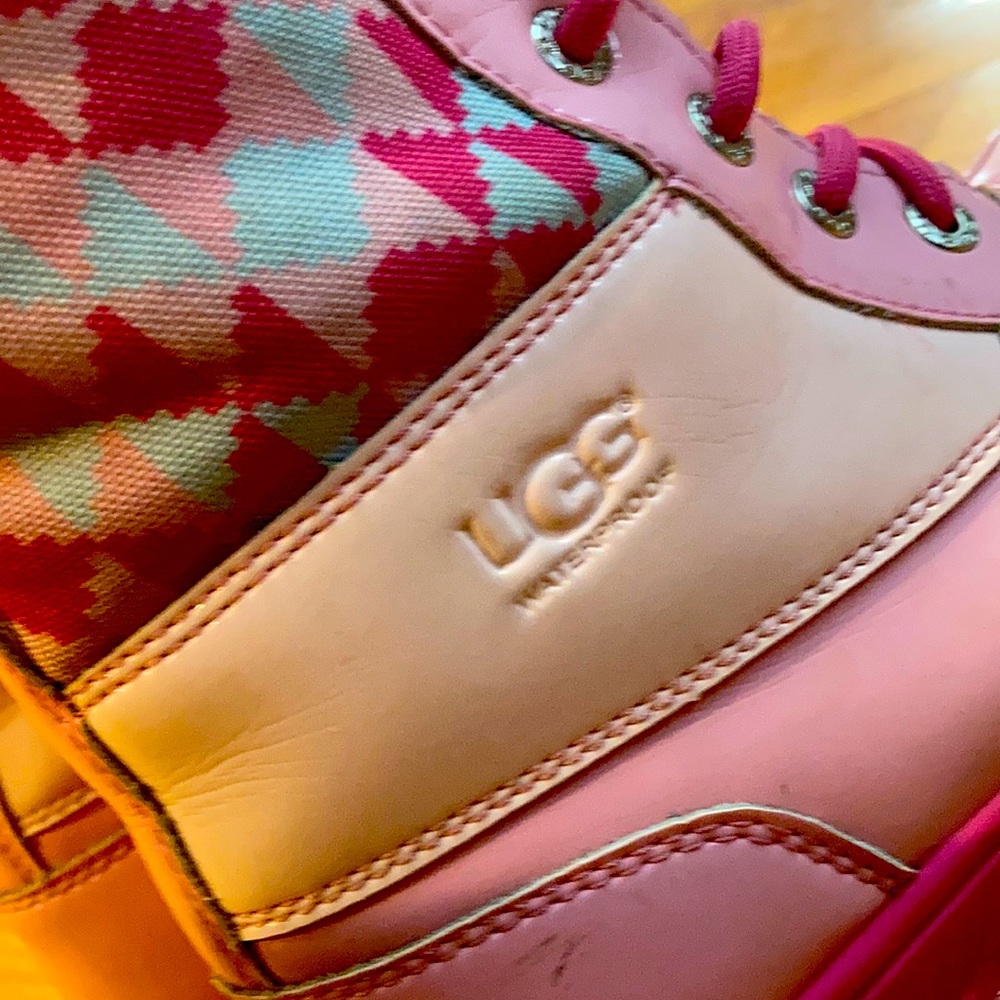 🚨SOLD🚨Kids ugg boots worn twice - Picture 4 of 5